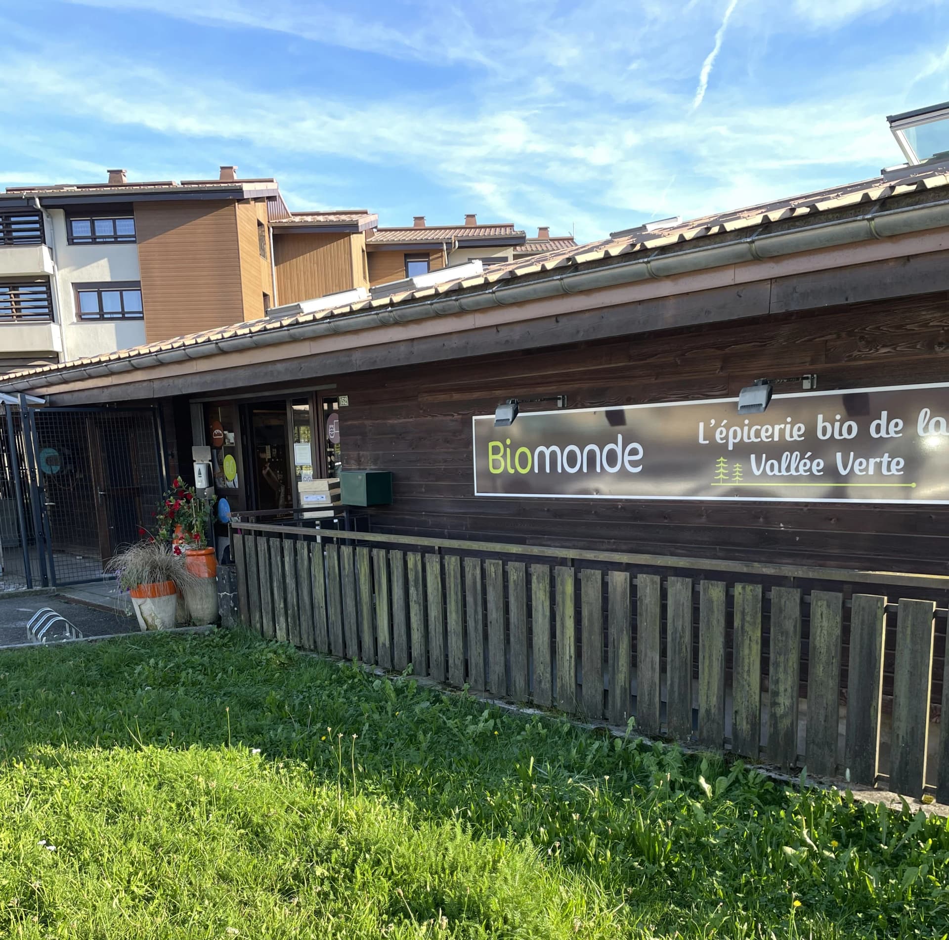 Logo Biomonde Boëge — Magasin bio à Boëge