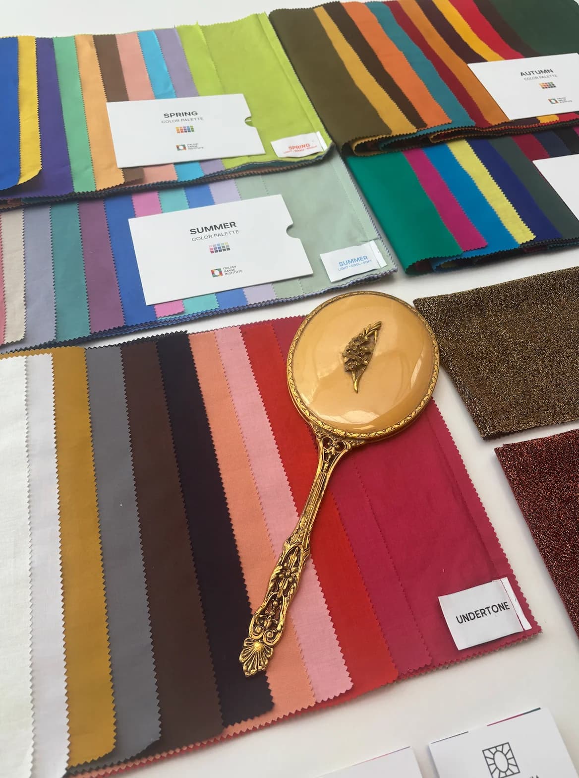 Logo CAURA – La colorimétrie et le style au service de votre Aura